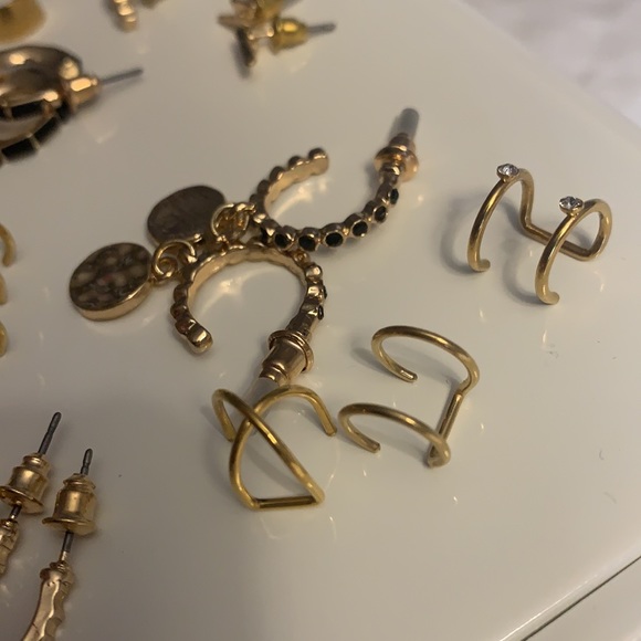 Set of Earrings - Picture 5 of 7